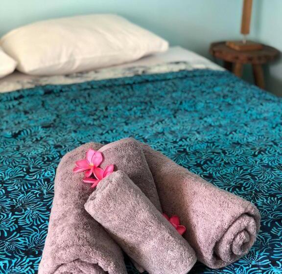 패밀리 방갈로, Captain Goodtimes