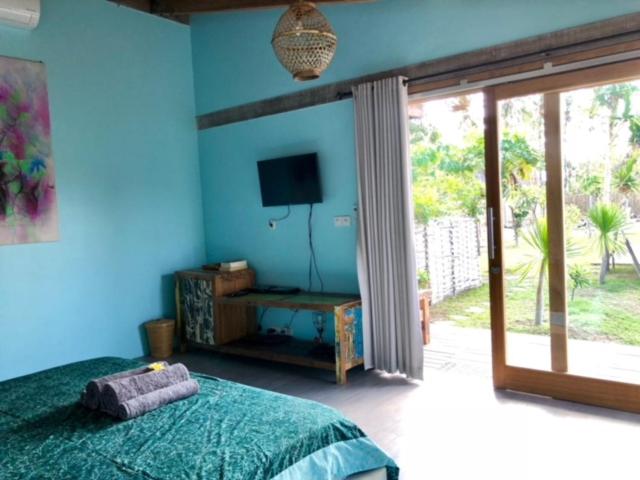 디럭스 룸, Captain Goodtimes