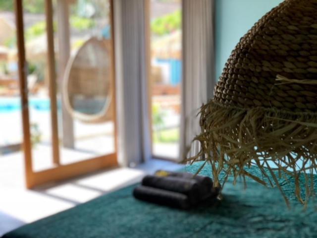 디럭스 룸, Captain Goodtimes