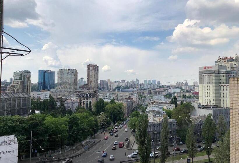 اتاق استاندارد یک تخته با سرویس بهداشتی مشترک, Bulvar Shevchenko