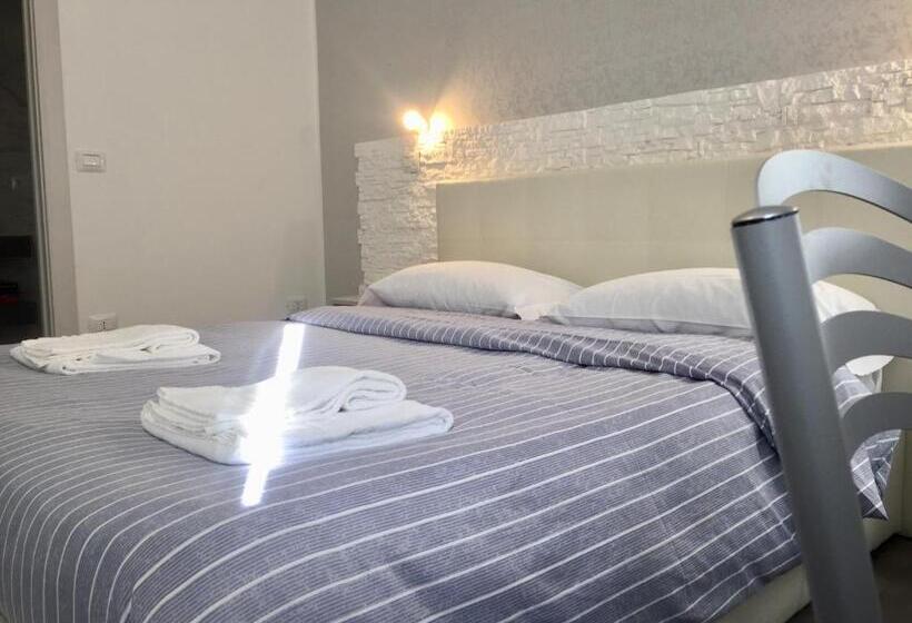 חדר קלאסי לשלושה, Il Viaggiatore Via Piave