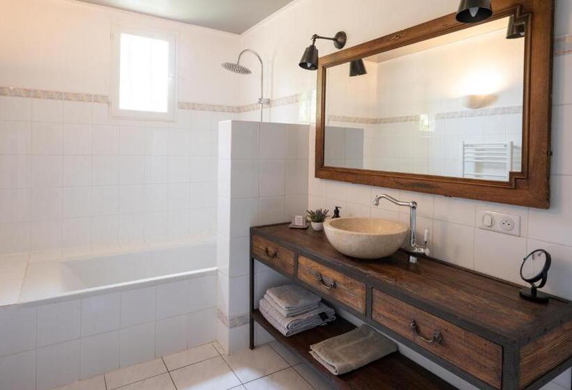 Quarto Triplo Estandar com Vistas, Mas Des Prevots B&b