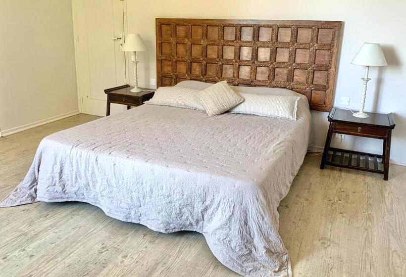 Quarto Triplo Estandar com Vistas, Mas Des Prevots B&b