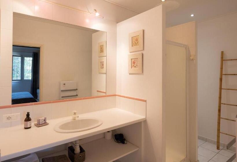 غرفة قياسية رباعية مطلة على الحديقة, Mas Des Prevots B&b