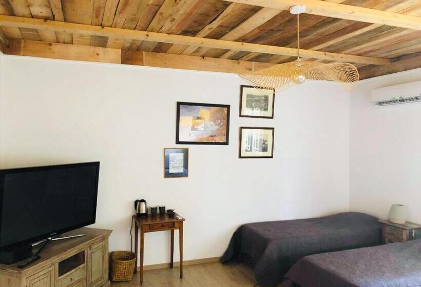 غرفة قياسية رباعية مطلة على الحديقة, Mas Des Prevots B&b