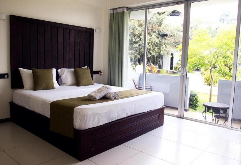 스탠다드 룸 풀장 전망, Royal Rock Sigiriya