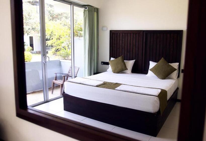 스탠다드 룸 풀장 전망, Royal Rock Sigiriya