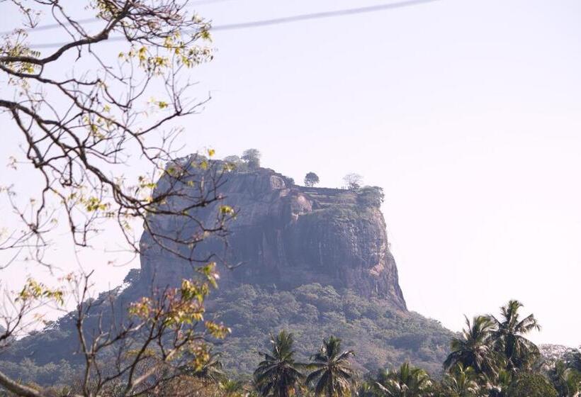 Номер Стандарт с Балконом, Royal Rock Sigiriya