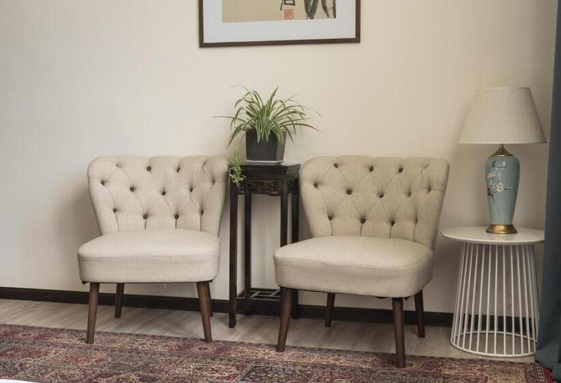 חדר דלוקס, Carnarvon House