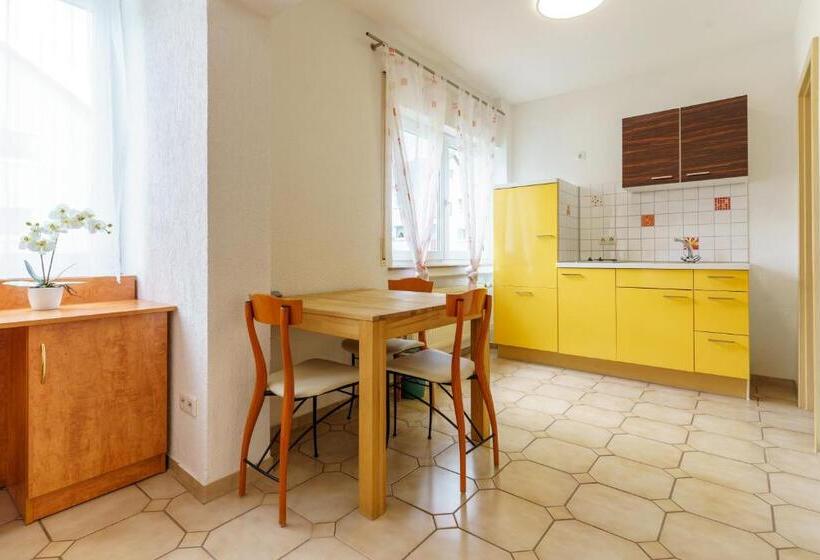 舒适三人间, Rosenstein