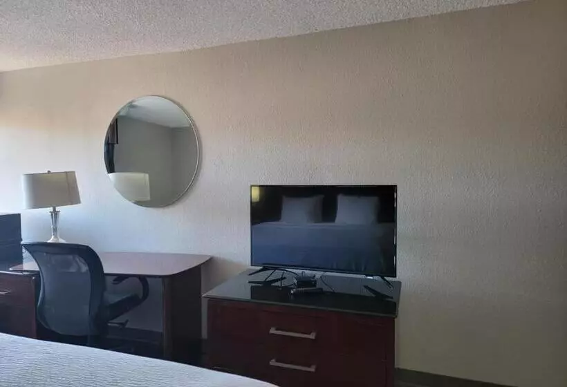 身障者適用キングサイズベッドルーム, Days Inn By Wyndham Dothan