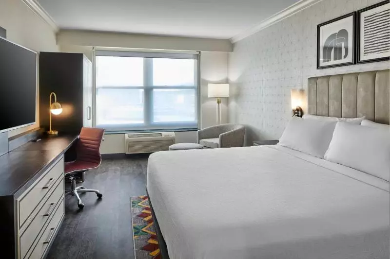 キングサイズベッドのスタンダードルーム, Indigo Cleveland Downtown, An Ihg