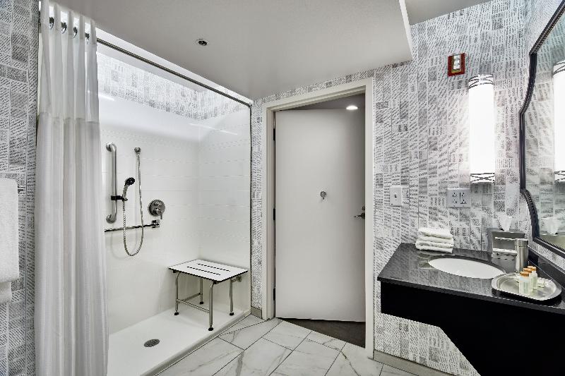 חדר סטנדרט, מיטת קינג, מותאם לאדם עם מוגבלויות, Indigo Cleveland Downtown, An Ihg