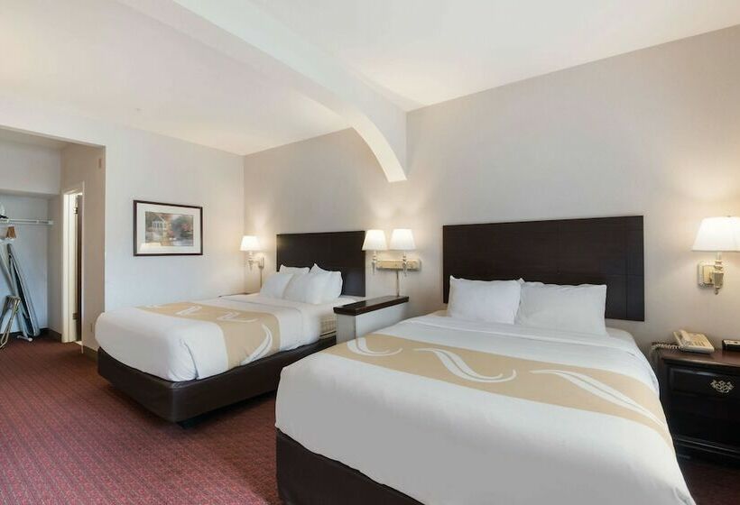 スイート, Quality Inn Grand Suites Bellingham