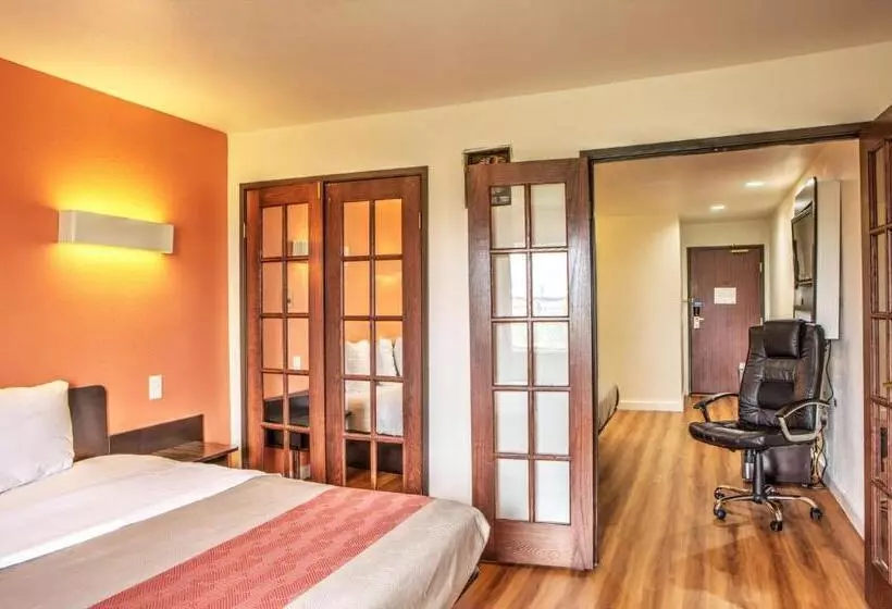 スイート, Motel 6 Dallas, Tx  Northwest