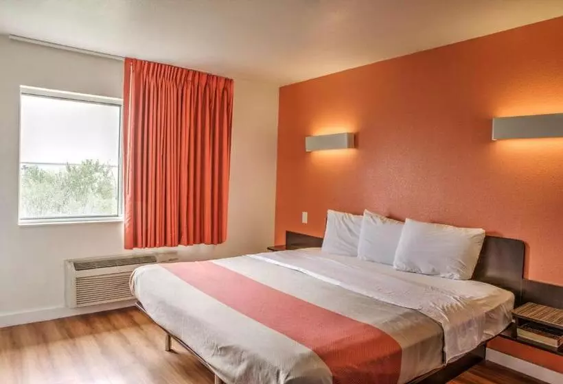 キングサイズベッドのスイートルーム, Motel 6 Dallas, Tx  Northwest