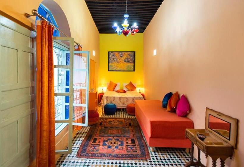 四人标准间, Dar Anne