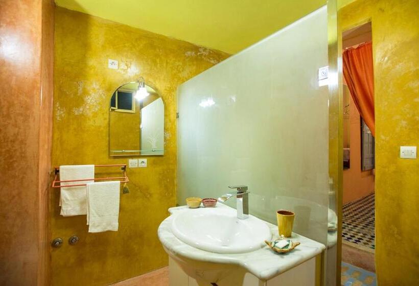 四人标准间, Dar Anne