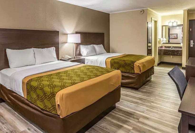 ２ダブルベッドのスタンダードルーム, Econo Lodge Inn & Suites