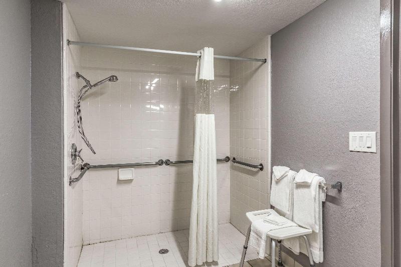 חדר סטנדרט עם מיטת קינג, Quality Inn I 10 East Near Frost Bank Center