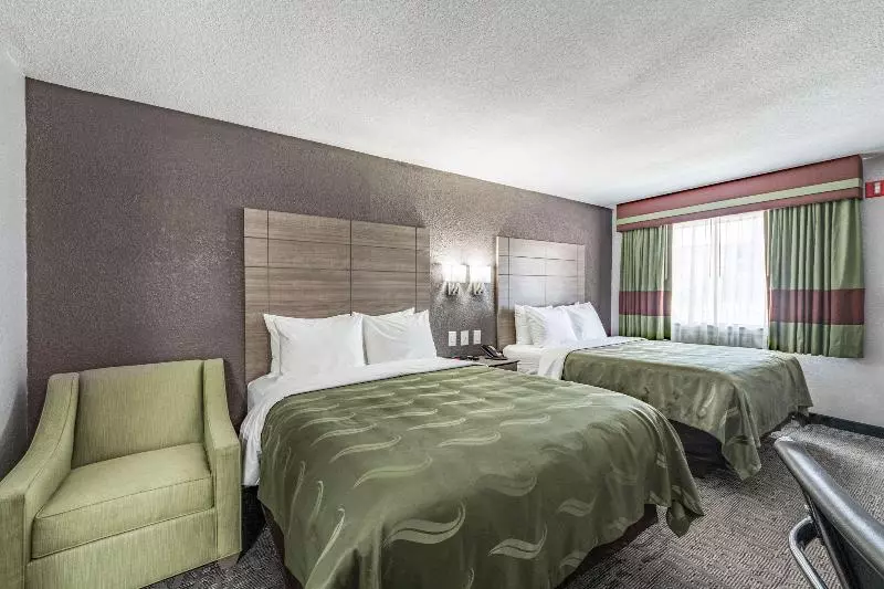キングサイズベッドのスタンダードルーム, Quality Inn I 10 East Near Frost Bank Center
