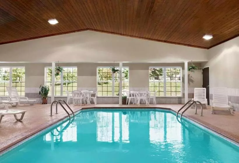 キングサイズベッドのスタンダードルーム, Ramada By Wyndham Elizabethtown