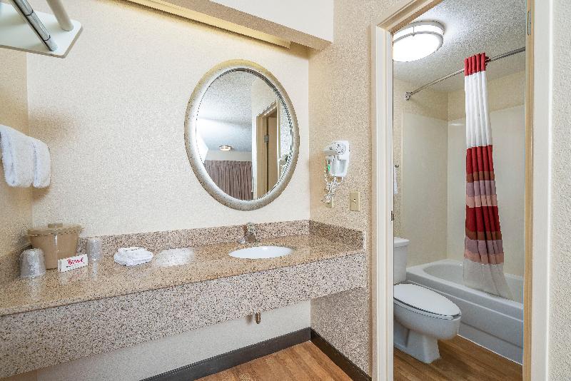 带大床的标准间, Red Roof Inn Louisville Fair And Expo