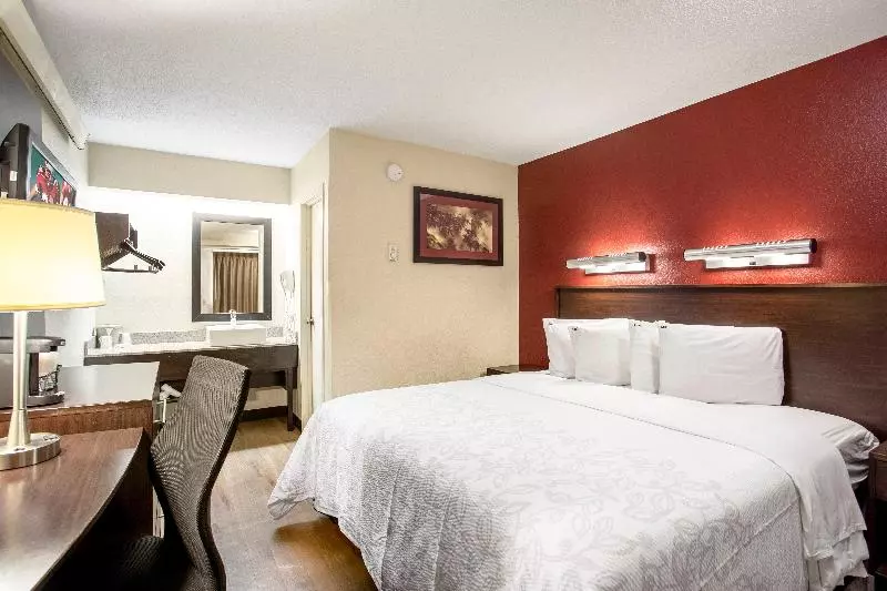 キングサイズベッドのスタンダードルーム, Red Roof Inn Plus+ Baltimore North   Timonium