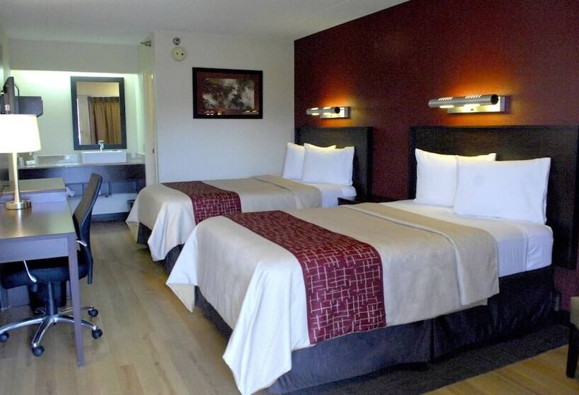 带2个双人床的标准工作室, Red Roof Inn Plus+ Philadelphia Airport