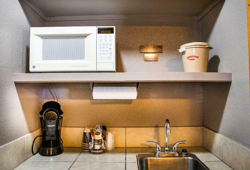 带2个双人床的标准工作室, Red Stone Inn