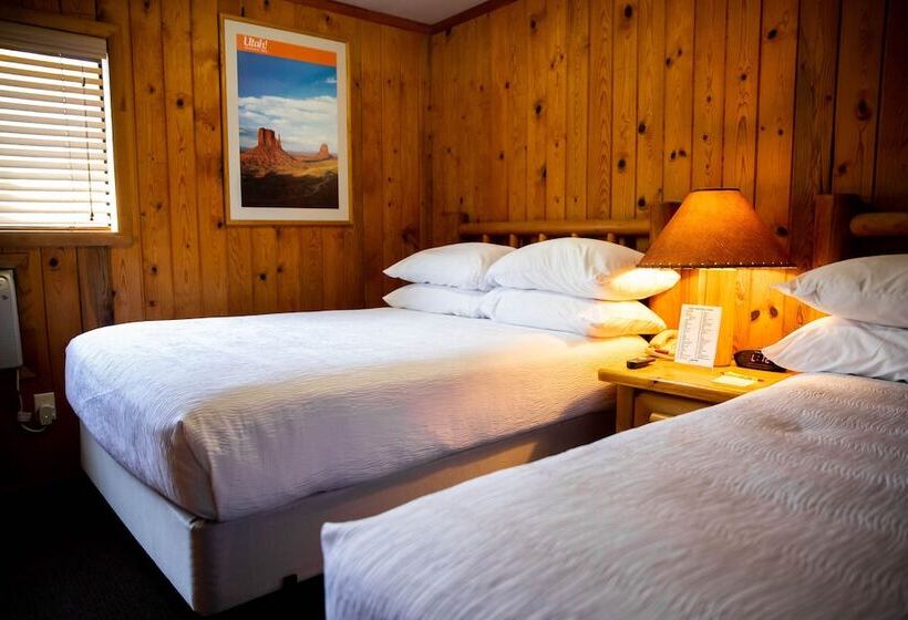 带2个双人床的标准工作室, Red Stone Inn