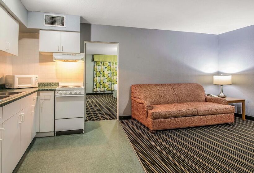 سوییت, Rodeway Inn & Suites Winter Haven Chain Of Lakes