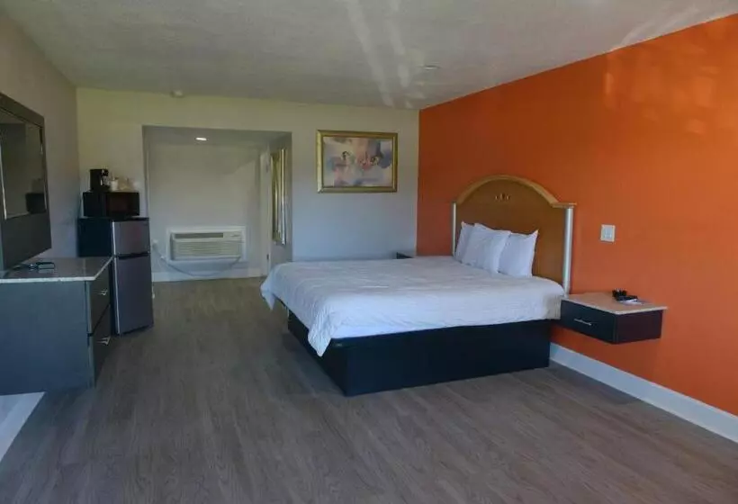 キングサイズベッドのスイートルーム, Rodeway Inn & Suites Winter Haven Chain Of Lakes