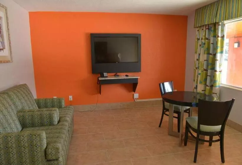 身障者適用スタンダードルーム, Rodeway Inn & Suites Winter Haven Chain Of Lakes