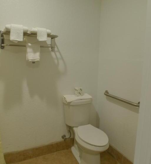 اتاق استاندارد برای معلولان, Rodeway Inn & Suites Winter Haven Chain Of Lakes