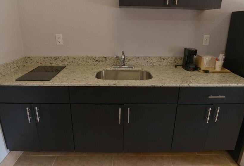 جناح سرير كينج, Rodeway Inn & Suites Winter Haven Chain Of Lakes