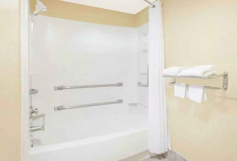 キングサイズベッドのスタンダードルーム, Travelodge By Wyndham Chattanooga/hamilton Place