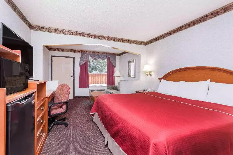 キングサイズベッドのスイートルーム, Travelodge By Wyndham Chattanooga/hamilton Place