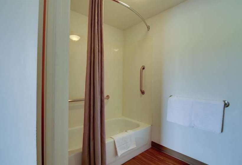 غرفه قياسيه سريرين مزدوجين, Motel 6 Kansas City, Mo