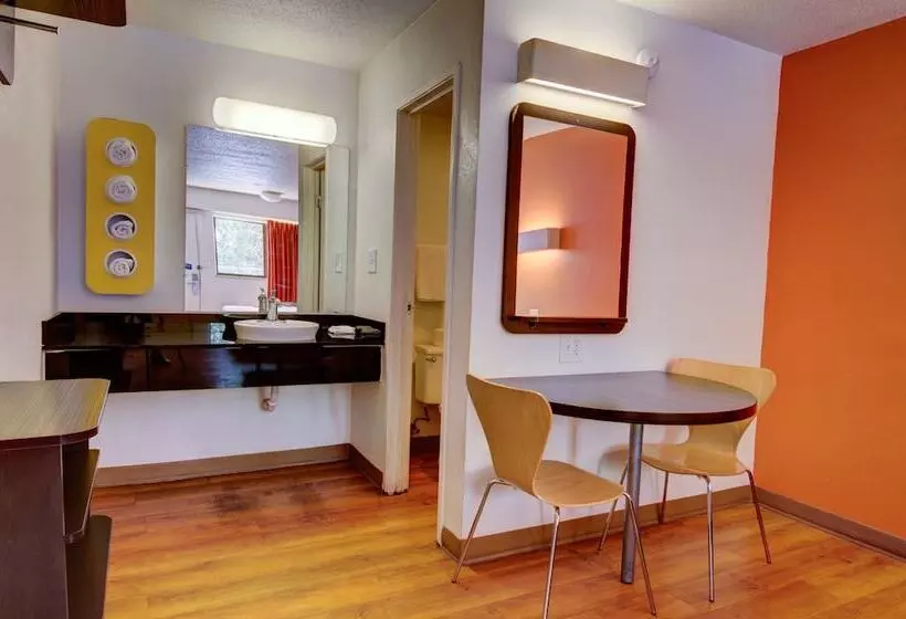 اتاق استاندارد با 2 تخت دوبل, Motel 6 Kansas City, Mo