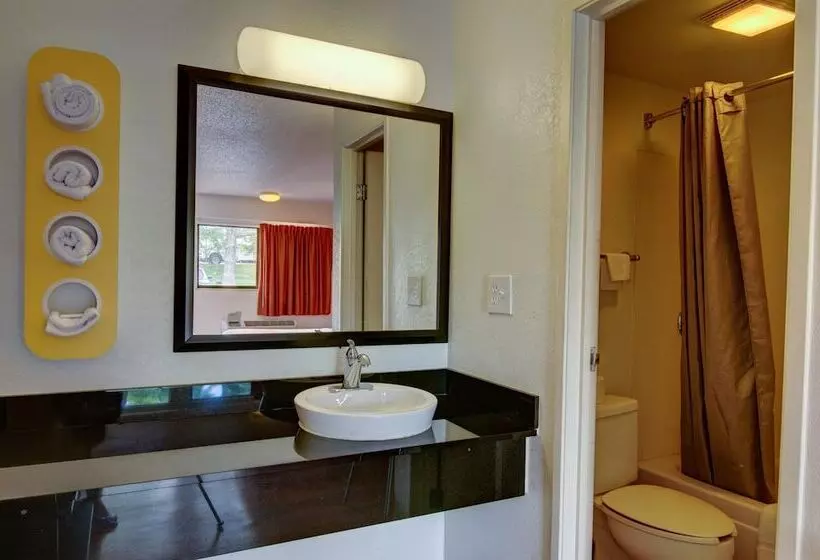 اتاق استاندارد با 2 تخت دوبل, Motel 6 Kansas City, Mo