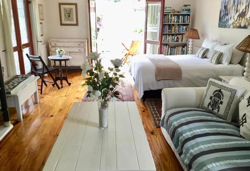Люкс Вид на Бассейн, Oceangolf Guest House