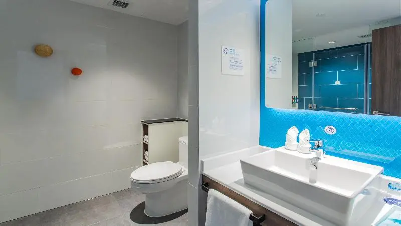 キングサイズベッドのスタンダードルーム, Holiday Inn Express Jiangmen Jianghai By Ihg