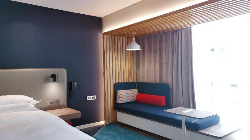 キングサイズベッドのスタンダードルーム, Holiday Inn Express Jiangmen Jianghai By Ihg