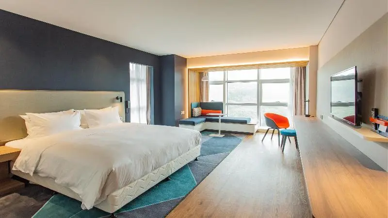 キングサイズベッドのスタンダードルーム, Holiday Inn Express Jiangmen Jianghai By Ihg