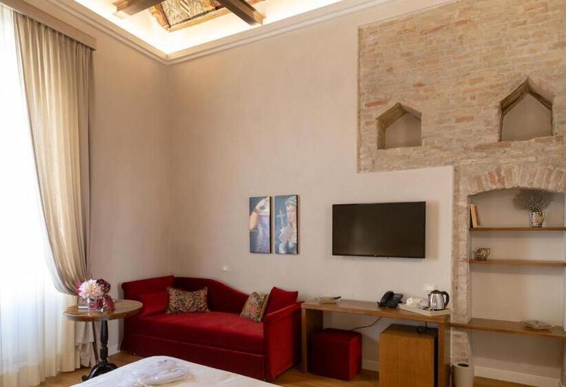 キングサイズベッドのデラックスルーム, Dimora Storica Lo Svevo