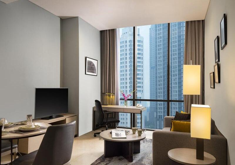 جناح مطلّ علي حمام السباحة, Mangkuluhur Residences By Lorin