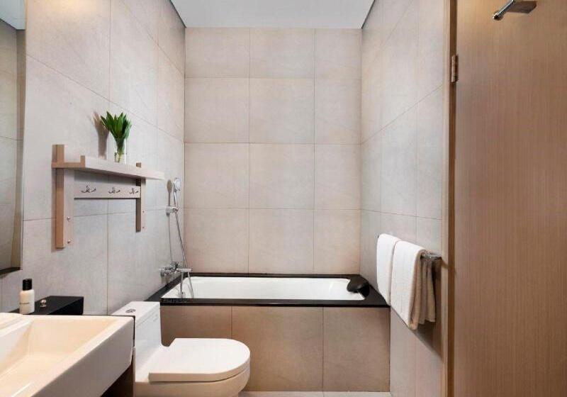 جناح مطلّ علي حمام السباحة, Mangkuluhur Residences By Lorin