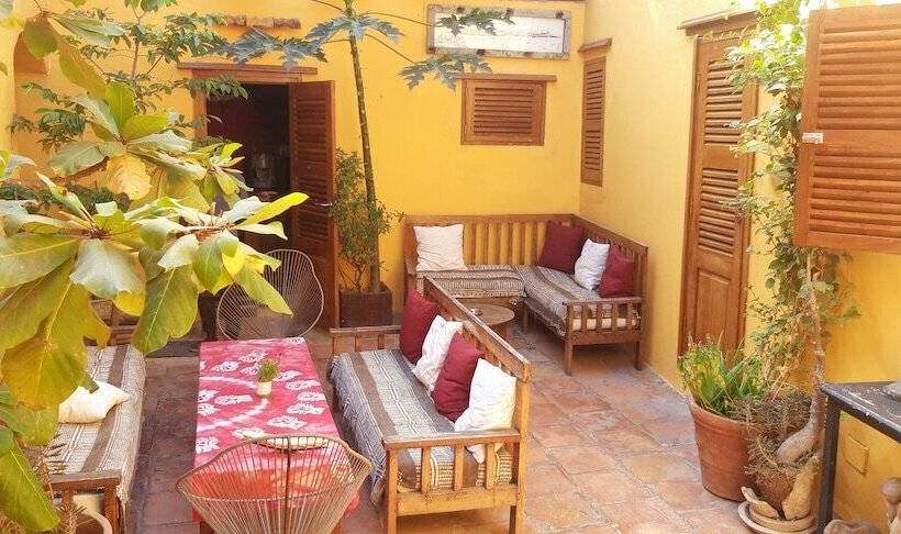 اتاق استاندارد سه نفره, Maison Augustin Ly