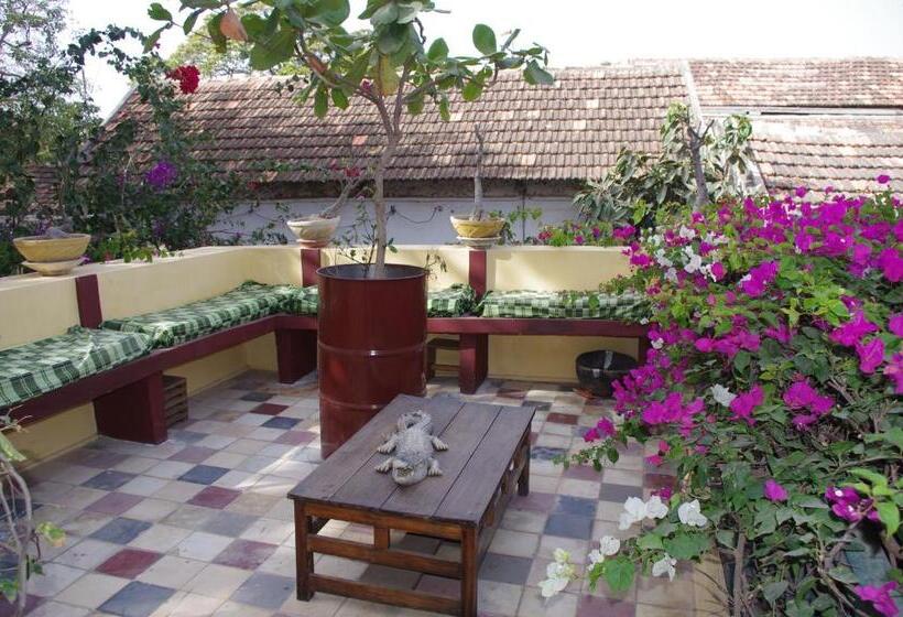 اتاق استاندارد سه نفره, Maison Augustin Ly